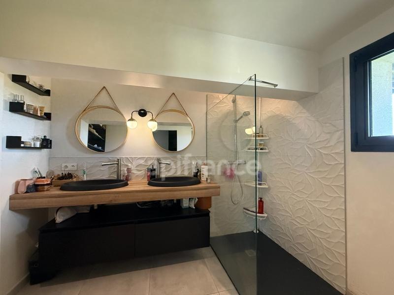 Maison - 207 m² - 7 pièces