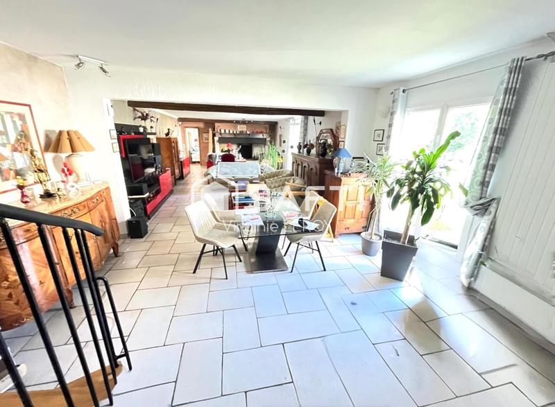 Maison - 224 m² - 7 pièces