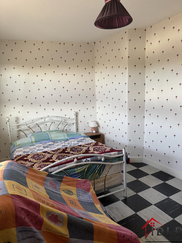 Maison - 185 m² - 18 pièces