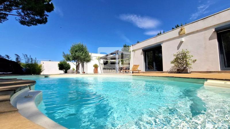 Villa - 255 m² - 8 pièces