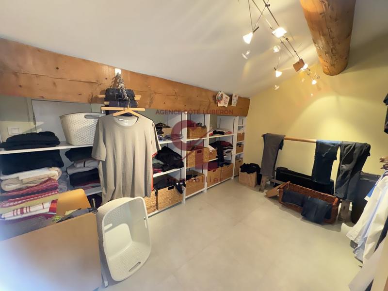 Maison - 270 m² - 6 pièces