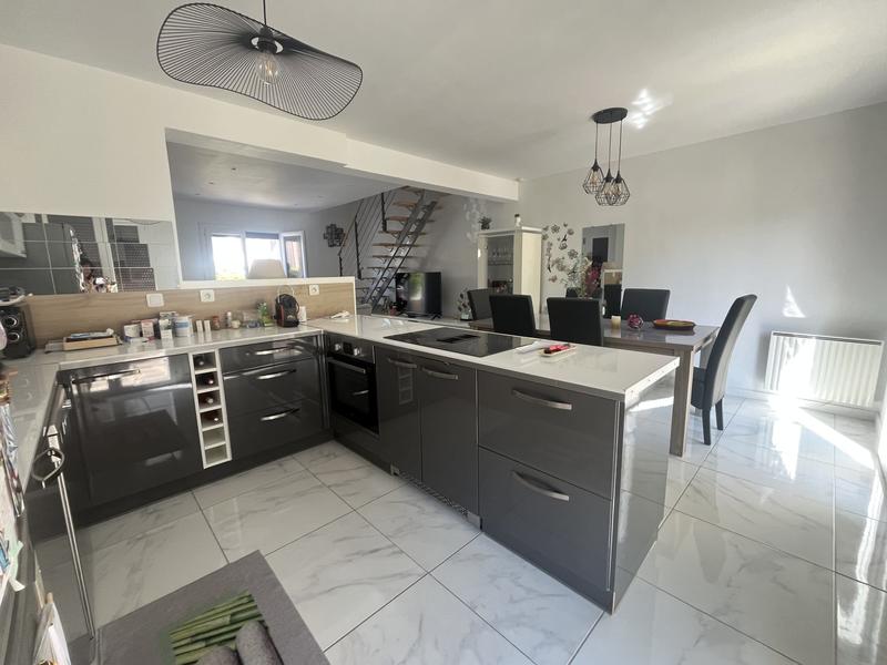 Maison traditionnelle - 88 m² - 4 pièces