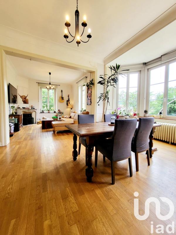 Maison - 210 m² - 10 pièces