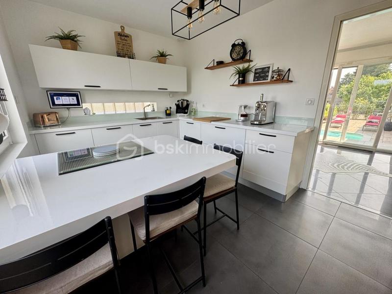 Maison - 211 m² - 6 pièces