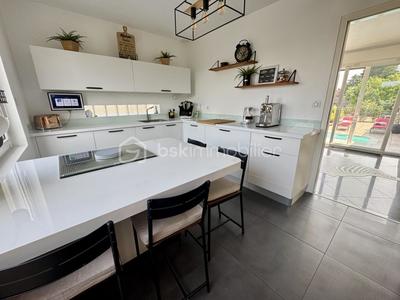 Maison - 211 m² - 6 pièces