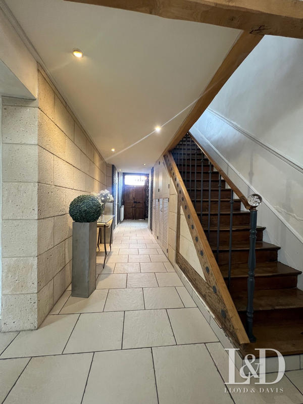 Maison - 300 m² - 10 pièces