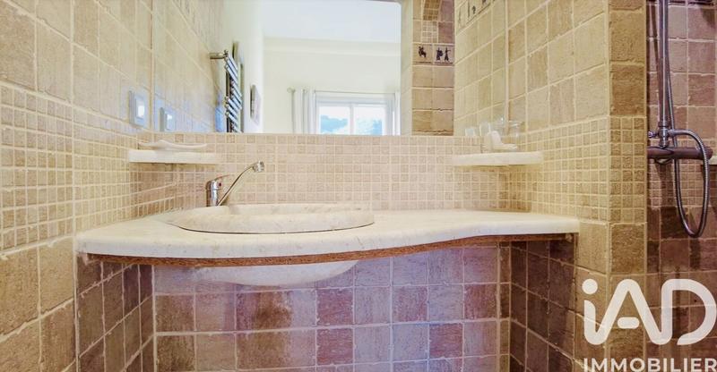 Maison - 231 m² - 7 pièces