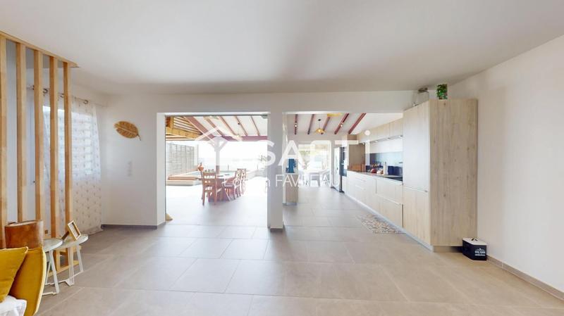 Maison - 270 m² - 9 pièces