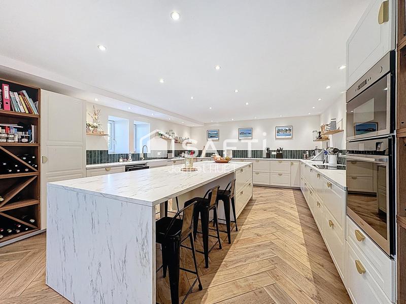 Maison - 532 m² - 10 pièces