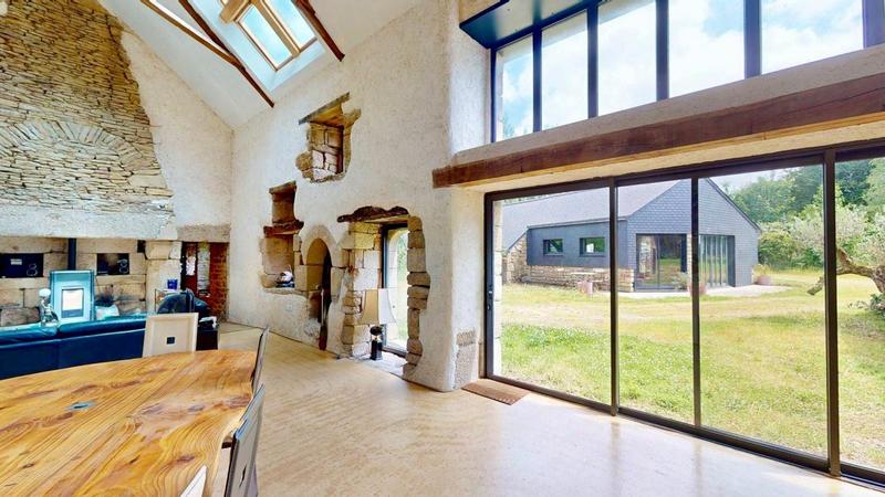 Maison - 247 m² - 7 pièces