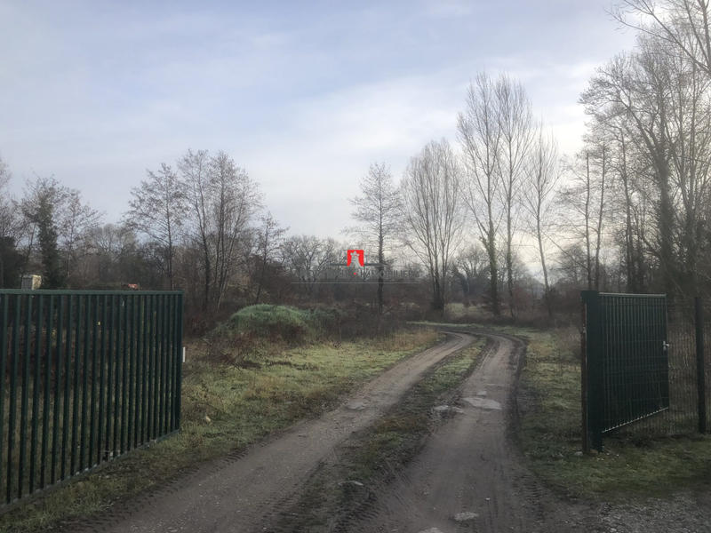 Terrain commercial - 8 450 m²