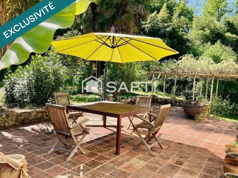 Maison - 335 m² - 10 pièces