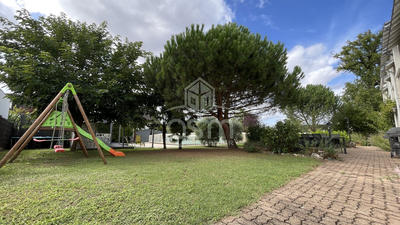 Maison - 383 m² - 13 pièces