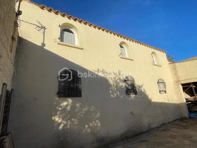 Maison traditionnelle - 200 m² - 4 pièces