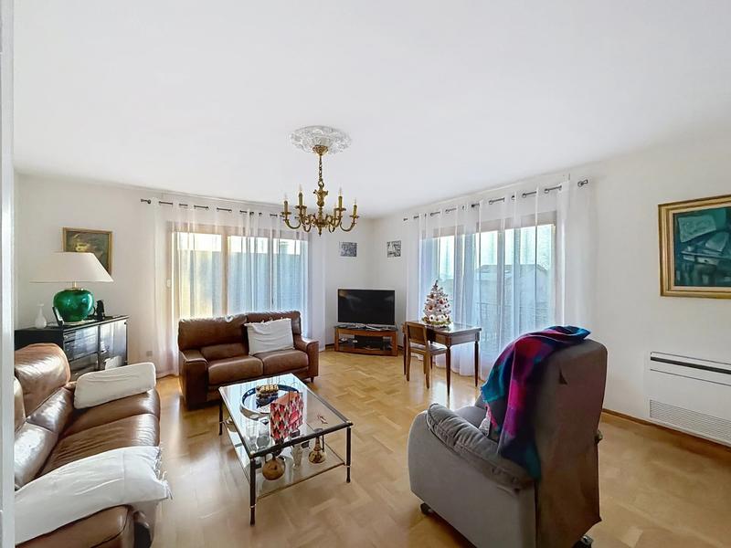 Maison - 220 m² - 5 pièces