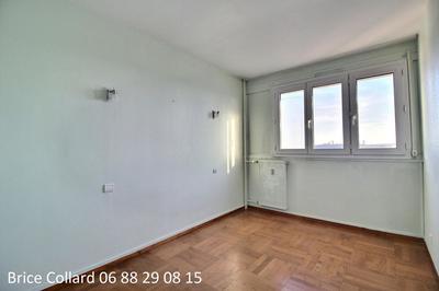 Appartement - 90 m² - 5 pièces