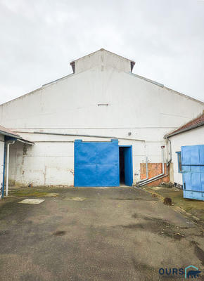Entrepôt - 1 300 m²