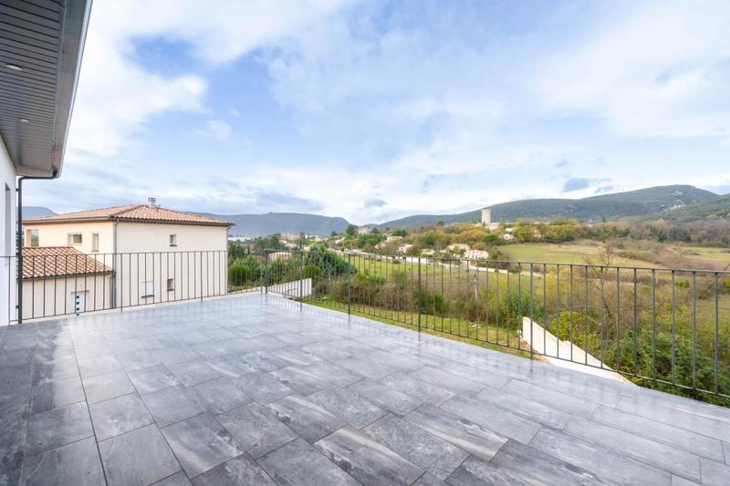 Maison - 266 m² - 5 pièces