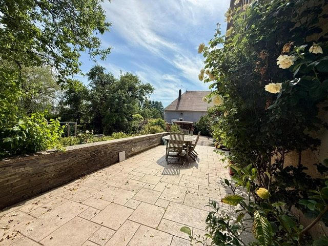 Maison - 332 m² - 9 pièces