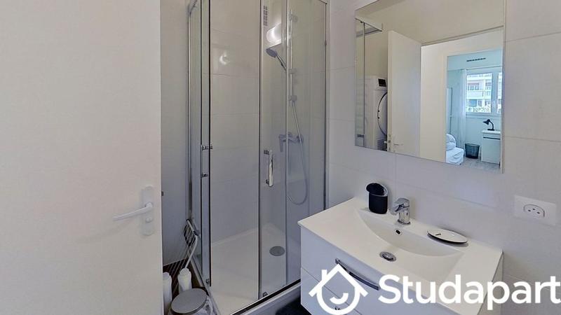 Chambre - 80 m² - 1 pièce