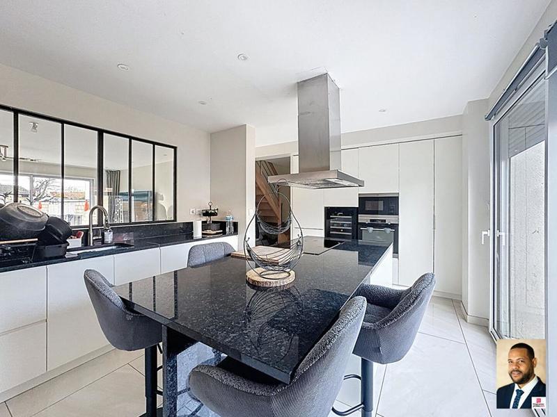 Maison - 121 m² - 5 pièces