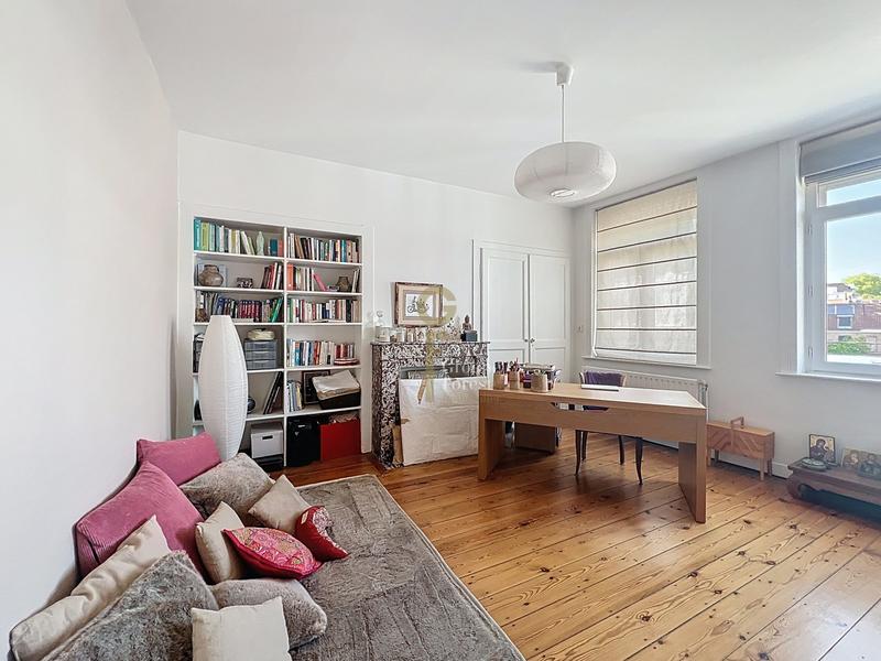 Maison - 210 m² - 8 pièces