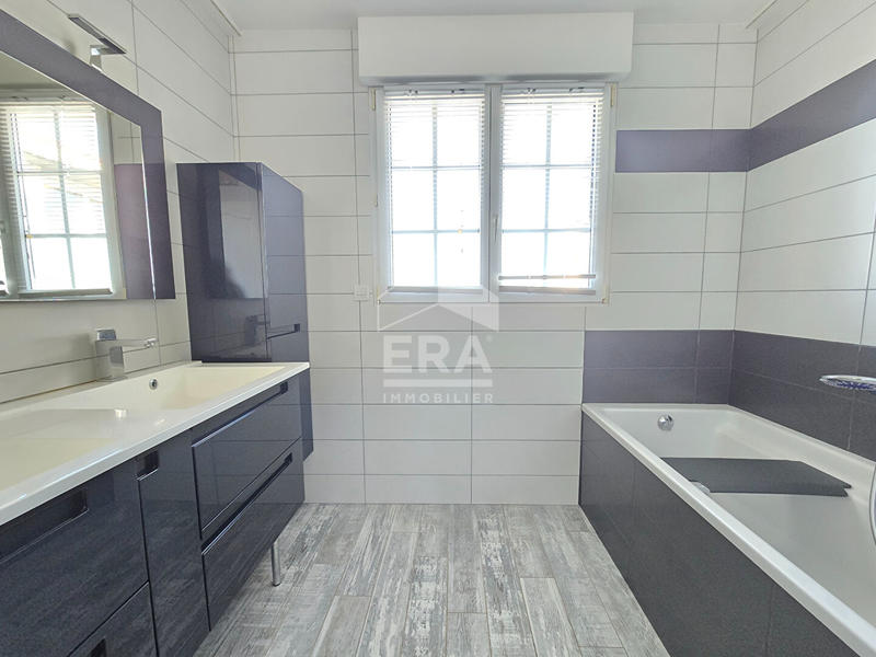 Maison - 196 m² - 7 pièces