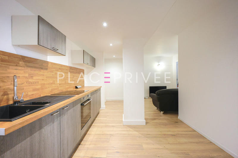 Appartement - 85 m² - 5 pièces