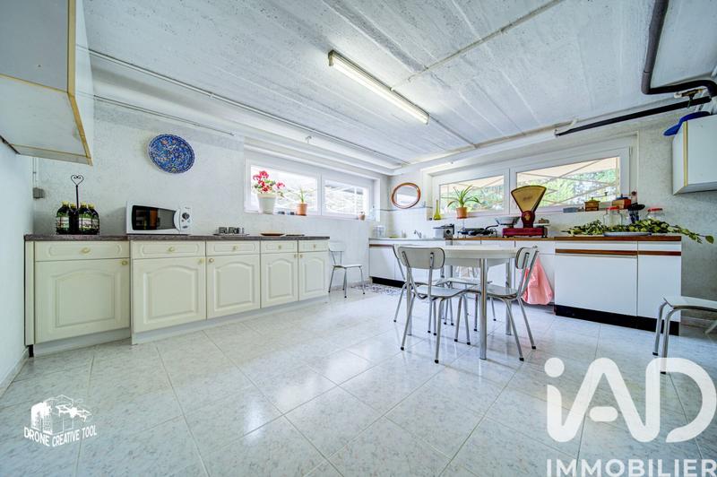 Maison - 242 m² - 8 pièces