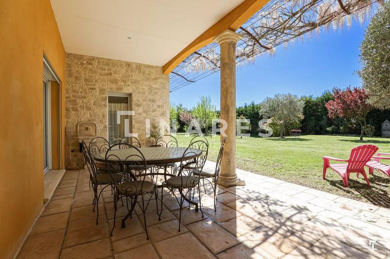 Propriété - 230 m² - 9 pièces