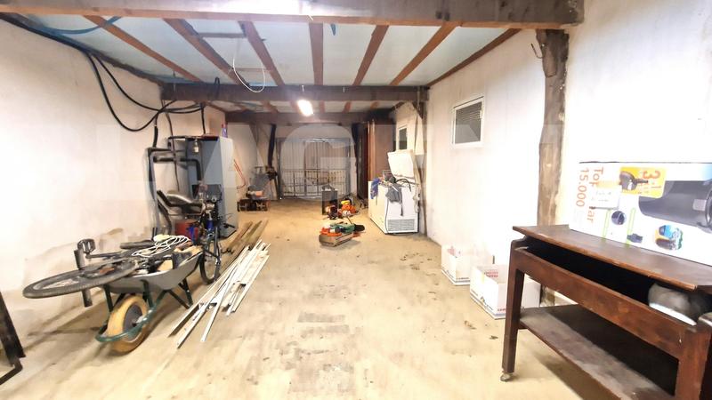 Maison - 230 m² - 7 pièces