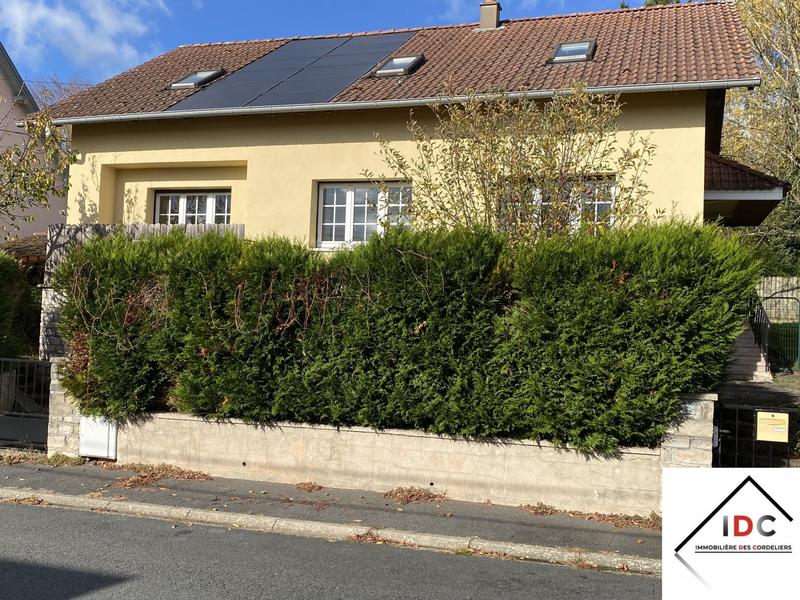 Maison - 165 m² - 9 pièces