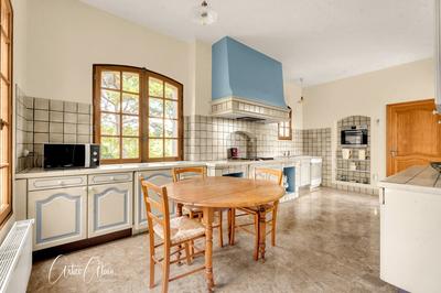 Propriété - 326 m² - 10 pièces