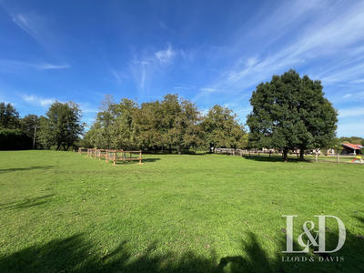 Maison - 411 m² - 11 pièces