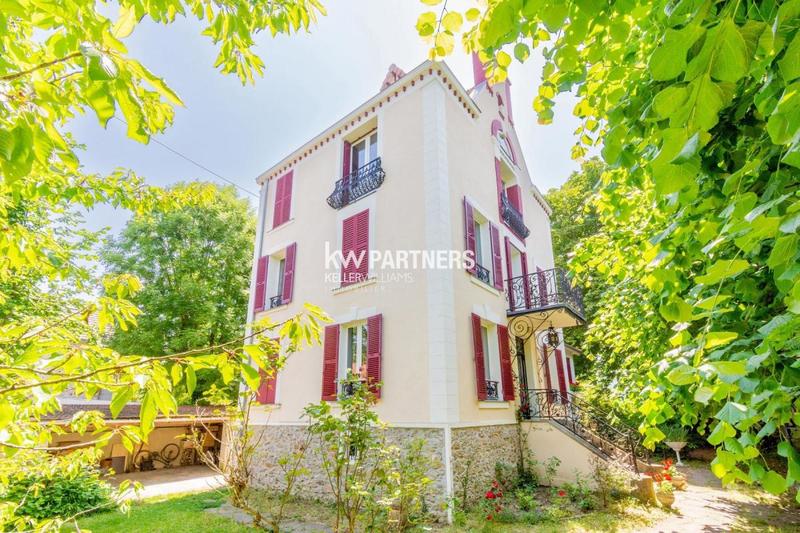 Maison bourgeoise - 256 m² - 9 pièces