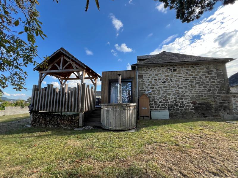 Maison - 215 m² - 9 pièces