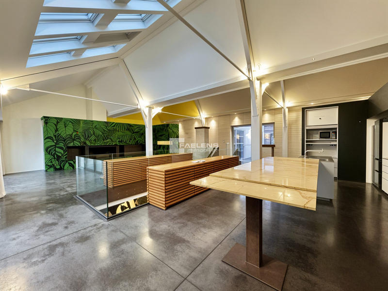 Maison - 435 m² - 5 pièces