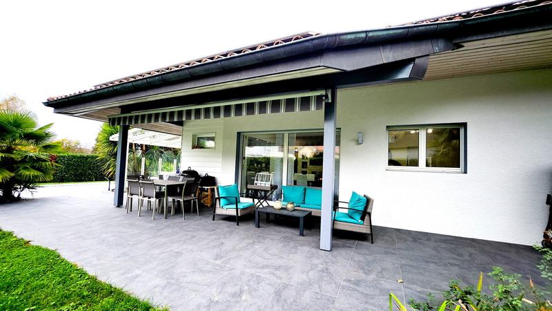 Villa - 297 m² - 6 pièces