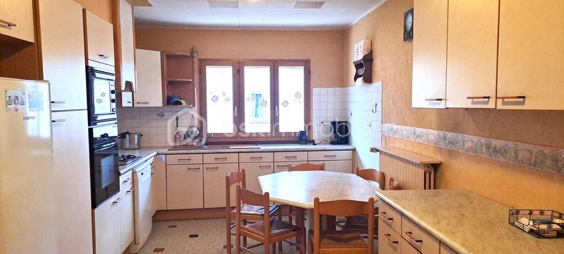 Maison - 198 m² - 8 pièces