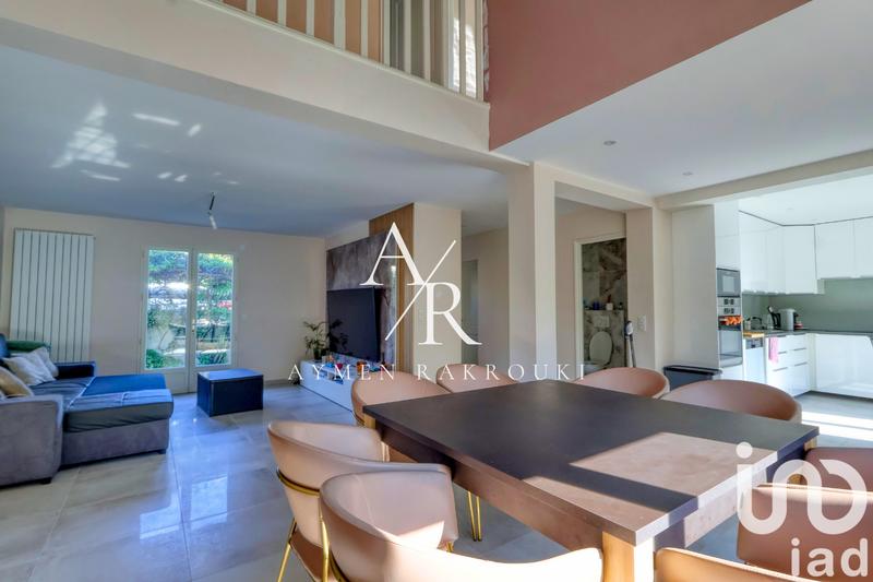 Maison - 121 m² - 10 pièces