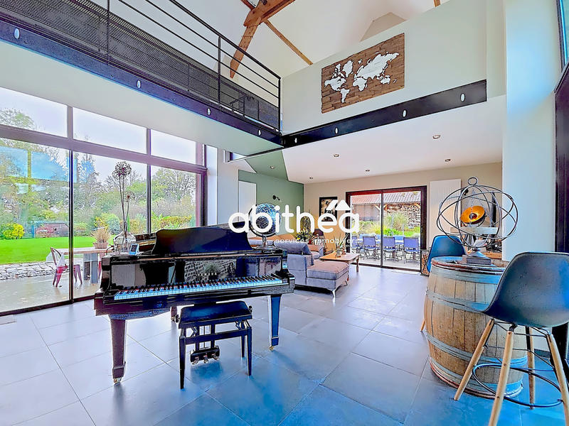 Maison - 270 m² - 9 pièces