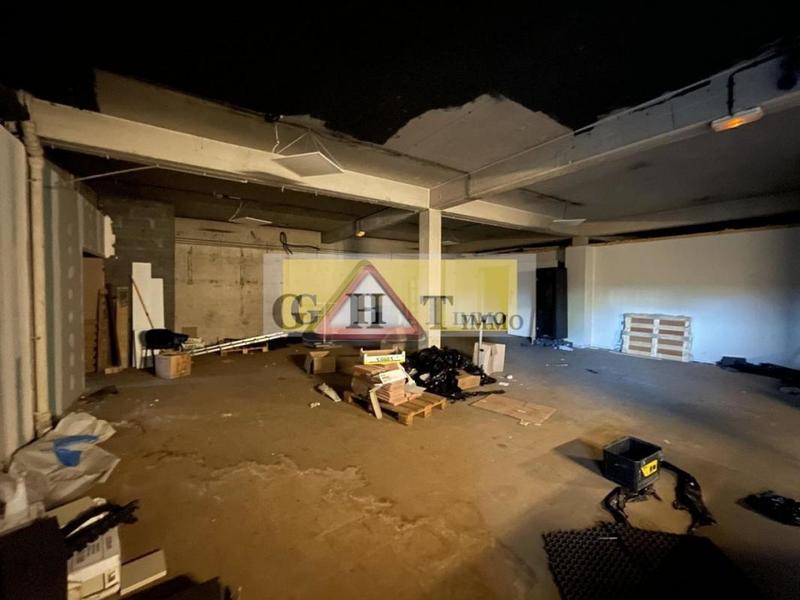 Local commercial - 966 m²