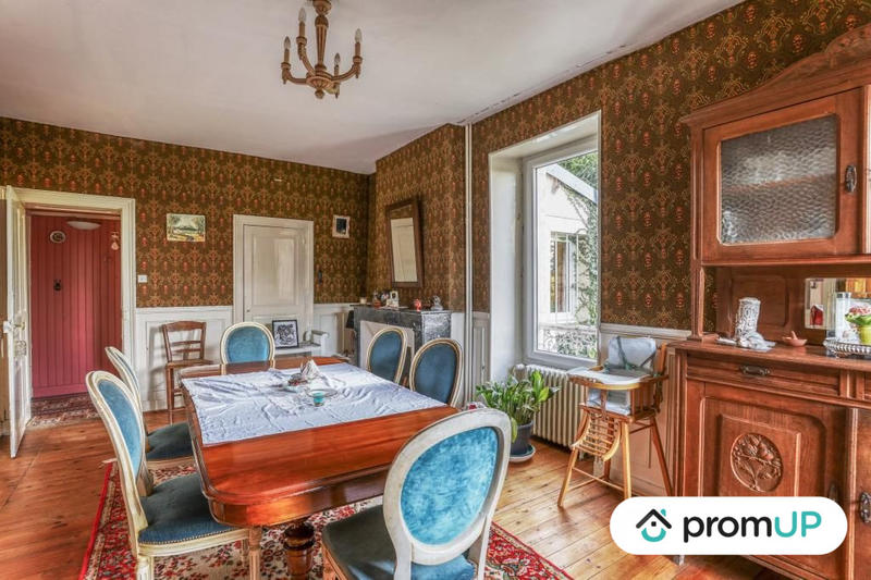 Maison - 270 m² - 10 pièces