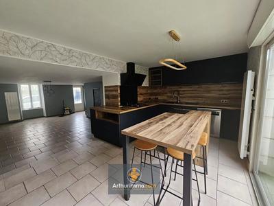 Maison - 178 m² - 9 pièces