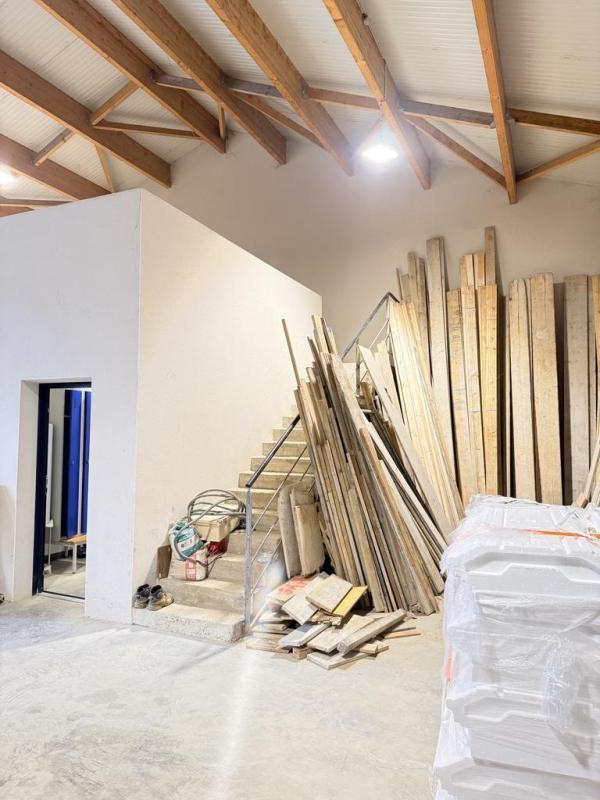 Local d'activité / Entrepôt - 275 m²