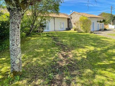 Maison - 300 m² - 16 pièces