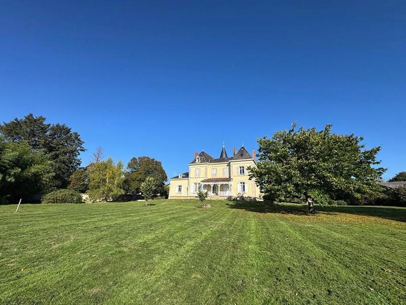 Château - 388 m² - 14 pièces