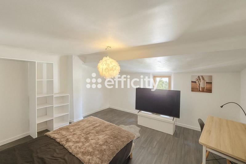 Appartement - 125 m² - 6 pièces