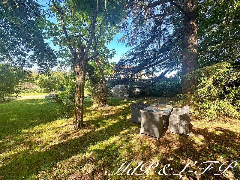 Maison - 241 m² - 7 pièces