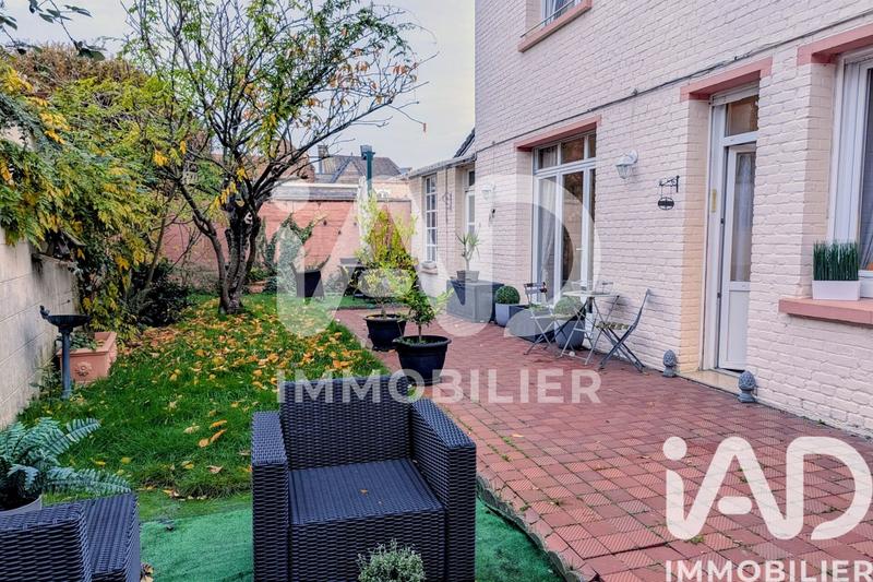 Maison - 225 m² - 9 pièces